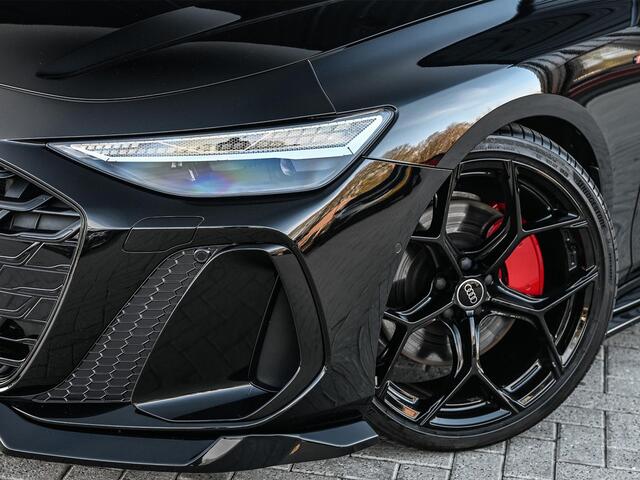 Audi A6 Avant 3.0 TFSI 368PK Quattro S-Edition Panoramadak | Luchtvering | Head-up display | 6-cilinder | Stoelgeheugen | 4-Wiel besturing | Tech Pro | Adaptive cruise control | B&O audio | S-stoelen | Ambiance verlichting | Carbon inleg | Styling kit | 4-Zone cl