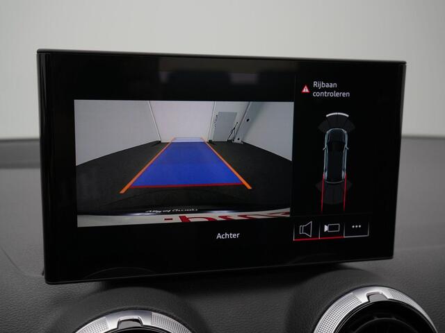 Audi Q2 35 TFSI 150 pk S-tronic S edition | Panoramadak | Standkachel | Achteruitrijcamera | Leder/alcantara | Navigatie | Stoelverwarming