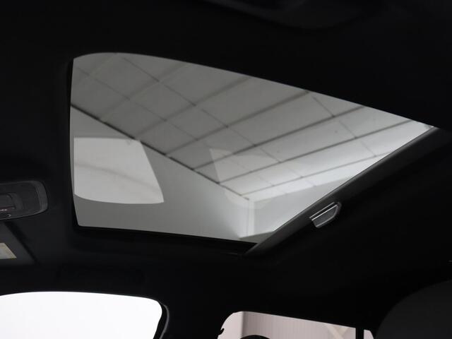 Audi Q2 1.4 TFSI S Line | Panoramadak | Stoelverwarming | Trekhaak | Virtual Cockpit | Sportstoelen | Half leder | Climate control | Parkeerhulp | 19'' lichtmetalen velgen