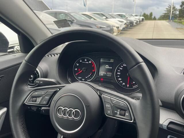 Audi Q2 30 TFSI Advanced edition, Stoelverwarming