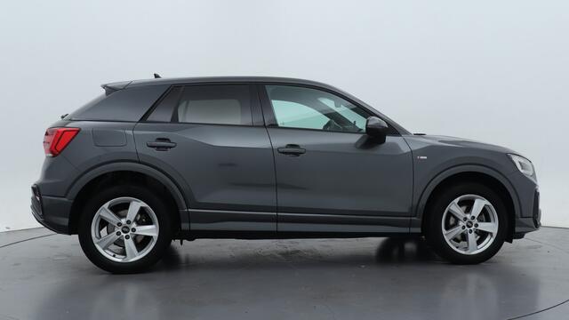Audi Q2 35 TFSI S Edition | Stoelverwarming | Adaptive cruise | Zwart optiek |