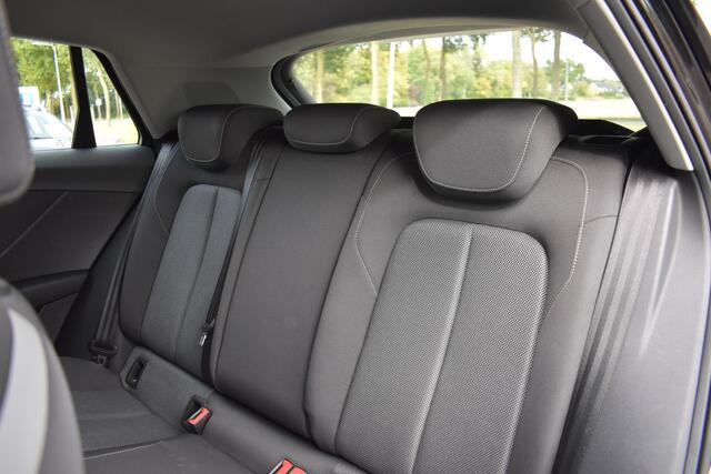 Audi Q2 30 TFSI Sport S line Edition / Parkeersensoren / LED / Multimedia / Cruise Control / Navigatie