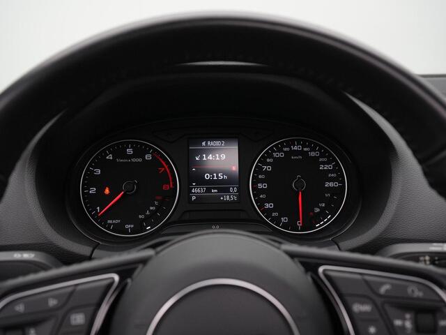 Audi Q2 1.4 TFSI 150 pk S-tronic CoD Ambition / S-Line | Panoramadak | Trekhaak | Navigatie | Stoelverwarming | Parkeersensoren voor/achter