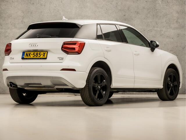 Audi Q2 1.0 TFSI Sport (GROOT NAVI, PLAT SPORTSTUUR, ZWART HEMEL, LED KOPLAMPEN, SPORTSTOELEN, GETINT GLAS, PARKEERSENSOREN, CLIMATE CONTROL, NIEUWSTAAT)