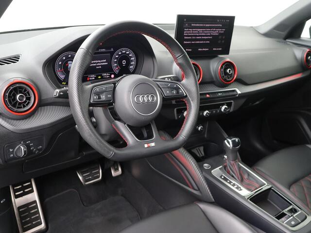 Audi Q2 35 TFSI S Edition | 150 PK | Automaat | Trekhaak | Sonos sound system | 18" LM velgen | Voorstoelen verwarmd | Matrix LED koplampen | S line |