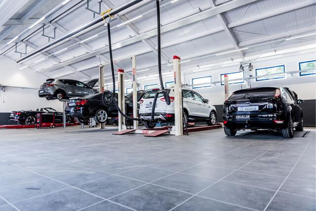 Audi Q2 35 TFSI S Edition 2x S-Line (NL-Auto / Trekhaak / Virtual / Matrix / Camera / Stoelverw.)