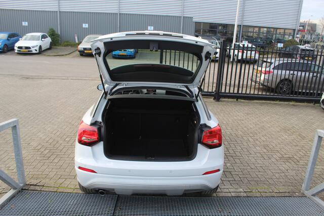Audi Q2 1.0 TFSI Sport Orig.NL auto/Parkeersensoren rondom/Buitenspiegels verwarmd/Navigatie/Speedlimiter/Bluetooth/Licht metalen velgen