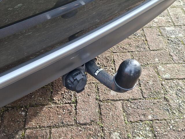 Audi Q2 1.4 TFSI CoD Launch Edit, carplay, leer, schuifdak