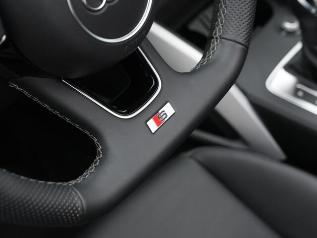 Audi Q2 35 TFSI 150 pk S-tronic S Edition / S-Line | Panoramadak | Matrix LED | Stoelverwarming | Virtual Cockpit