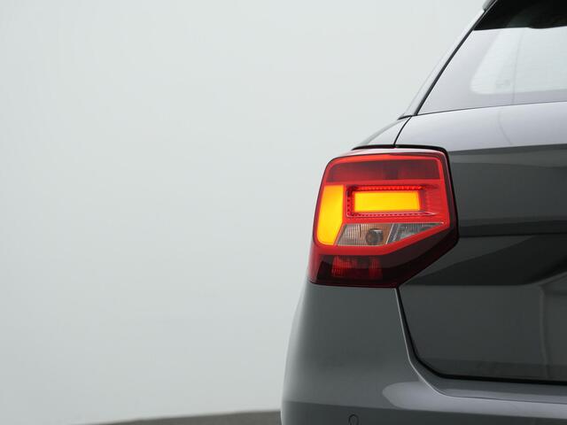 Audi Q2 1.4 TFSI 150 pk S-tronic CoD Ambition | Leder | Stoelverwarming | Navigatie