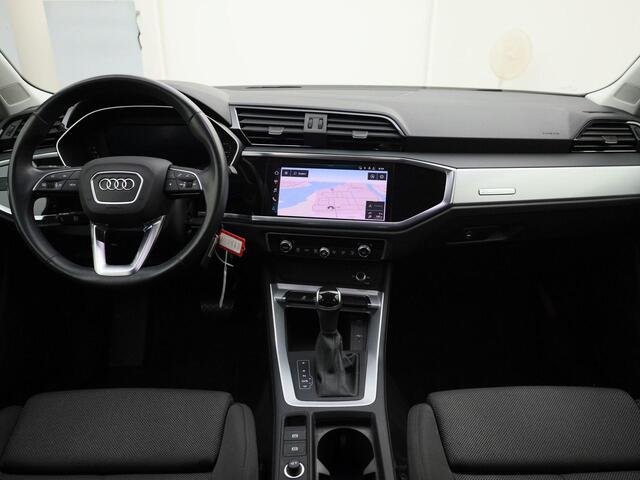 Audi Q3 40 TFSI/190PK S-tronic quattro · Apple Car Play · Drive select ·Parkeersensoren · Navigatie ·