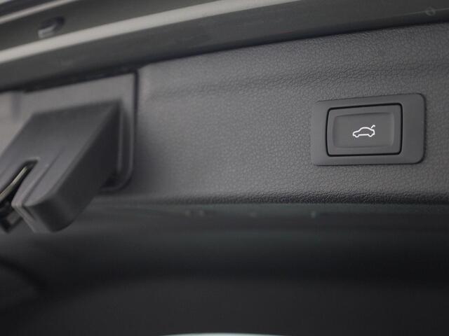 Audi Q3 40 TFSI/190PK S-tronic quattro · Apple Car Play · Drive select ·Parkeersensoren · Navigatie ·