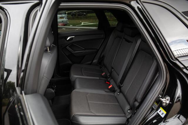 Audi Q3 45 TFSI e S edition , Pano dak, Adap. cruise, Carplay,