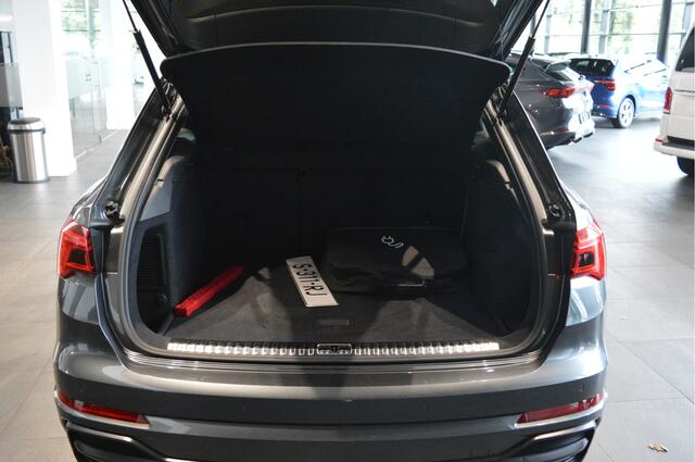 Audi Q3 45 TFSI e 3X S-LINE Black Style navi cruise 20 inch 245 pk !!
