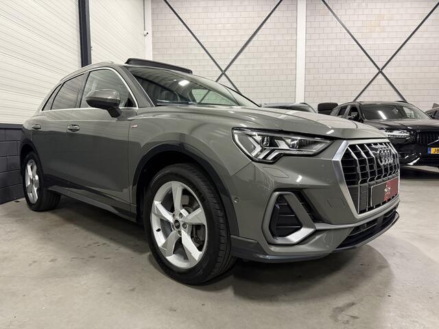 Audi Q3 45 TFSI e S-Line 68DKM/PANO/TREKHAAK/MATRIX/ACC/360CAMERA/SFEER/CARPLAY/KEYLESS/MEMORY/19"/PRIVACY/TREKHAAK/CHRONOSGRAU/NET GROTE OH BEURT GEHAD BIJ AUDI/ABSOLUTE NIEUWSTAAT