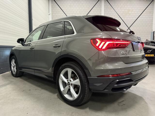 Audi Q3 45 TFSI e S-Line 68DKM/PANO/TREKHAAK/MATRIX/ACC/360CAMERA/SFEER/CARPLAY/KEYLESS/MEMORY/19"/PRIVACY/TREKHAAK/CHRONOSGRAU/NET GROTE OH BEURT GEHAD BIJ AUDI/ABSOLUTE NIEUWSTAAT