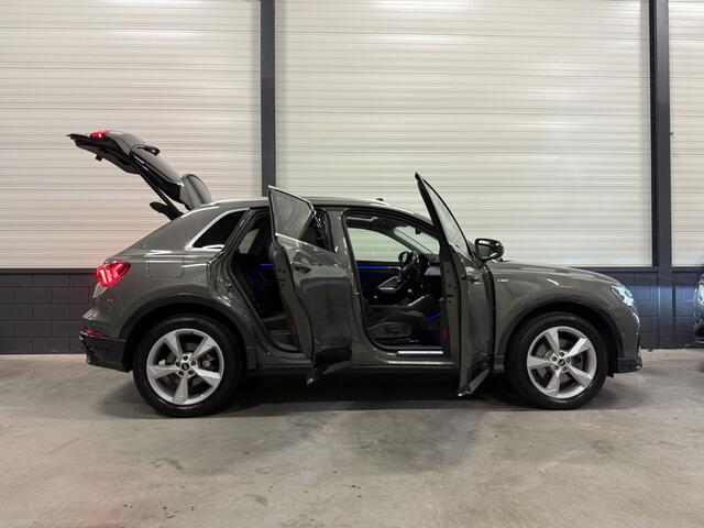 Audi Q3 45 TFSI e S-Line 68DKM/PANO/TREKHAAK/MATRIX/ACC/360CAMERA/SFEER/CARPLAY/KEYLESS/MEMORY/19"/PRIVACY/TREKHAAK/CHRONOSGRAU/NET GROTE OH BEURT GEHAD BIJ AUDI/ABSOLUTE NIEUWSTAAT