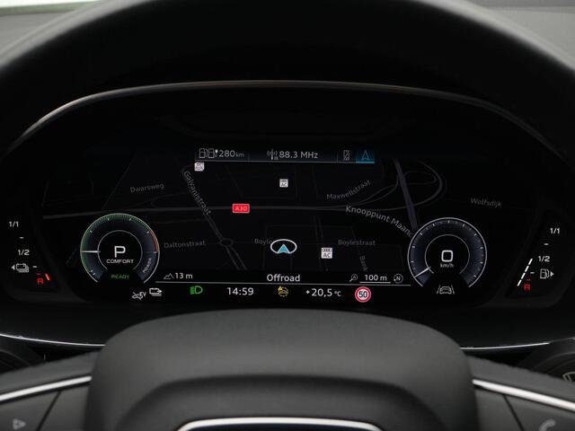 Audi Q3 Sportback 45 TFSI e 245 pk S-tronic S Edition | Panoramadak | Stoelverwarming | LED koplampen | Cruise Control | Sportstoelen | Park Assist | Side Assist | 20 inch