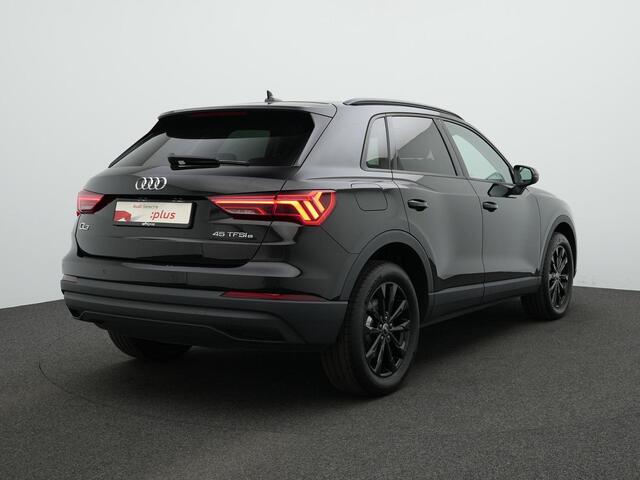 Audi Q3 45 TFSI e 245 pk S-tronic Advanced edition | Sportstoelen | Stoelverwarming | Parkeersensoren voor/achter | Adaptive Cruise | Standkachel | 18 inch