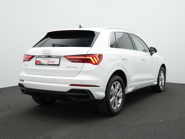 Audi Q3 45 TFSI e 245 pk S-tronic S-Line | Achteruitrijcamera | Navigatie | Adaptive Cruise