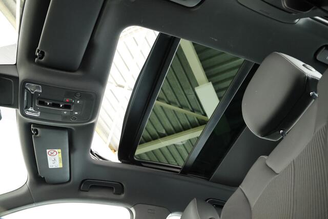Audi Q3 45 TFSI e S-Line Panorama / Opendak / Cruise / Carplay / LED