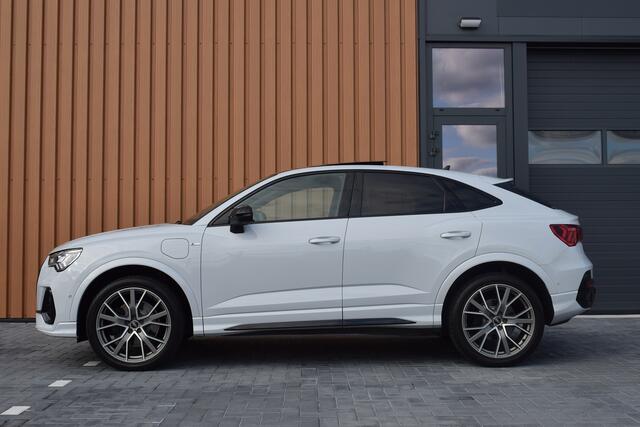 Audi Q3 Sportback 45 TFSI e S-line | Suzuka Grijs | Pano | Trekhaak | Keyless