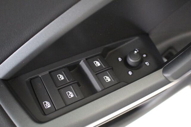 Audi Q3 45 TFSIe S-Line Blackstyle 245PK MMI Plus | Led koplampen | Led achterlichten | E. stoelverstelling