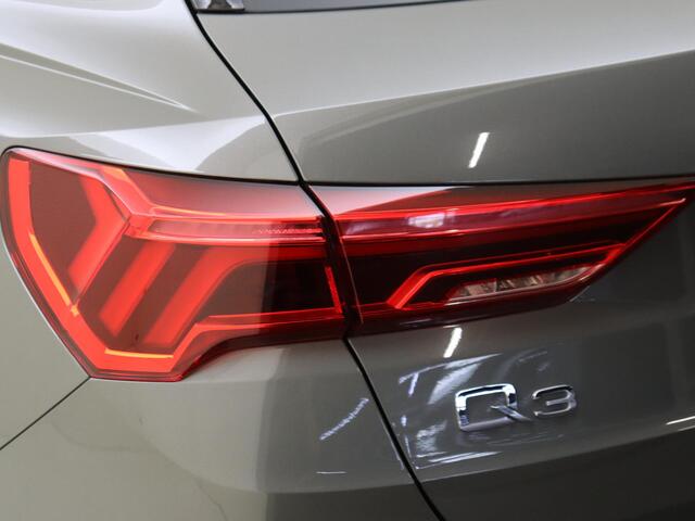 Audi Q3 45 TFSI e S edition | Stoelverwarming | Keyless | Dodehoek detectie | CarPlay | Sfeerverlichting | Parkeersensoren | Elektrische achterklep |