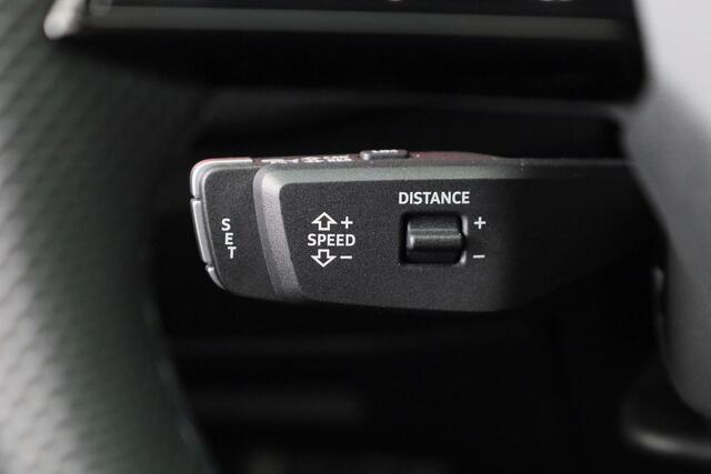 Audi Q3 e-hybrid 272 pk S edition | Sportstoelen zwart leder-kunstleder | Tech plus | Privacy glas