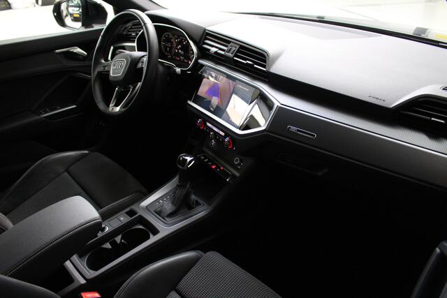 Audi Q3 Sportback 45 TFSIe S-Line 245PK Blackstyle Sportstoelen | Camera | Virtual Cockpit | 20" Velgen | El achterklep