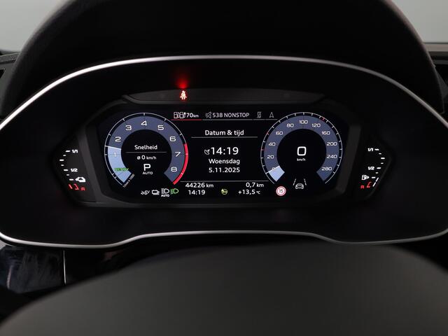 Audi Q3 Sportback 45 TFSI e Edition 245 pk S-tronic | Navigatie | Parkeersensoren (Park assist) | Achteruitrijcamera | Stoelverwarming | Adaptieve cruise control | Lederen bekleding |