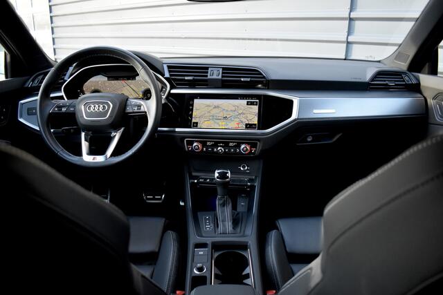 Audi Q3 Sportback 45 TFSI e S Line | 360 Camera | Lederen Bekleding | Black Optic | Sfeerverlichting | 3X S-Line | Stoelverwarming |