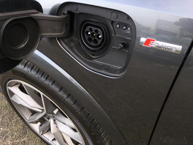 Audi Q3 Sportback 45 TFSIe 245 pk S-Line Black Edition