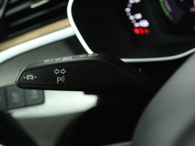 Audi Q3 45 TFSI e Advanced edition | Navigatiesysteem | Stoelverwarming | Parkeerhulp voor en achter |