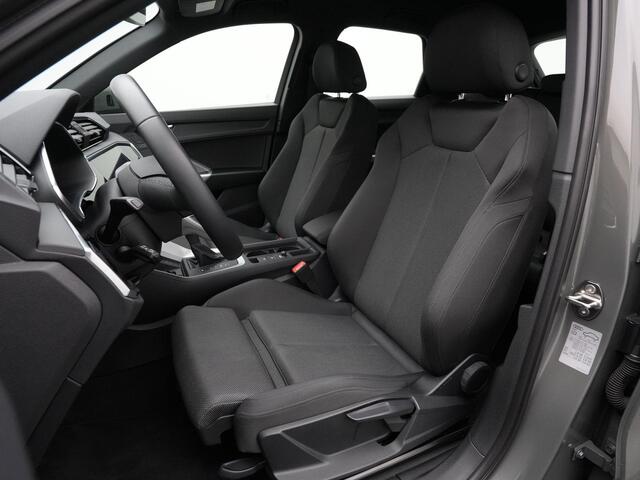 Audi Q3 45 TFSI e 245 pk S-tronic Business | Trekhaak | Achteruitrijcamera | Navigatie | Stoelverwarming | Adaptive Cruise