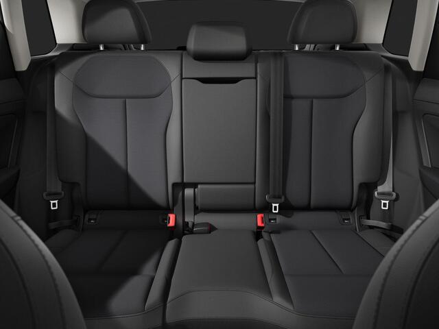 Audi Q3 Advanced edition e-hybrid 272 pk | Techniekpakket plus | Glazen panoramadak | Ambiente lichtpakket | Verwarmbaar stuurwiel |