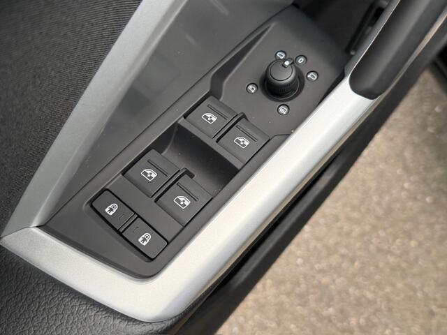 Audi Q3 35 TFSI 150pk S-tronic Advanced | Trekhaak | Camera | Keyless | Elek. Achterklep | Dode hoek | Rijklaar incl. 1 jaar Bovag garantie