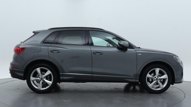 Audi Q3 35 TFSI S edition Competition | Adaptive cruise | Comfort sleutel | Stoelverwarming | 19"LMV |