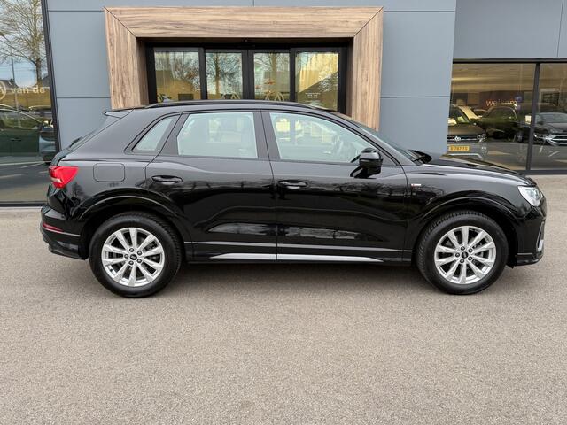 Audi Q3 35 TFSI 150pk S-tronic S-line | Alcantara | Keyless | Dode hoek | Elek. Achterklep | Camera | Rijklaar incl. 1 jaar Bovag garantie