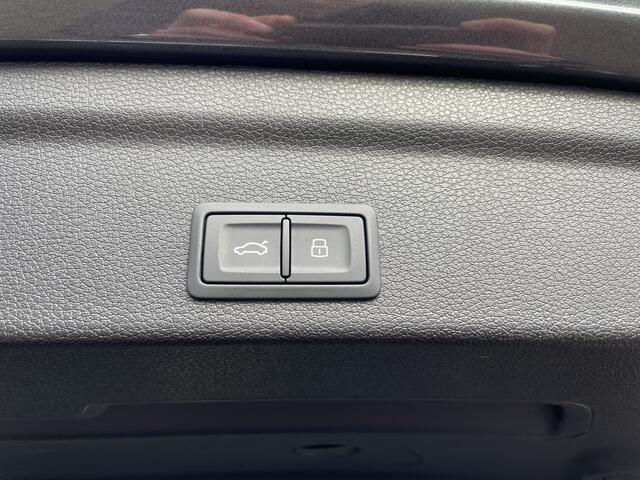 Audi Q3 Sportback 45 TFSI e 245 pk S-line Black sfeerverlichting