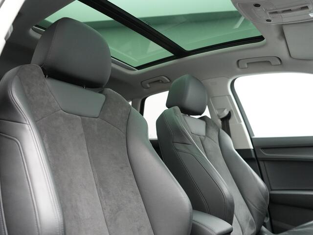 Audi Q3 45 TFSI e Plug In Hybrid 245pk Dealer O.H. PHEV | Trekhaak Af Fabriek | Panodak | Camera | Alcantara Sportstoelen Verwarmd | Apple Carplay | Keyless | Blis | LED Koplampen | Virtual | Navigatie | DAB |