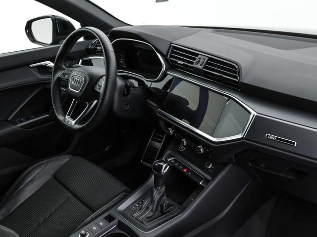 Audi Q3 Sportback 45 TFSIe 245pk S-tronic Edition · Camera ·Apple/Android Car Play · Dodehoek Detectie · Keyless · Navigatie · 20'' Inch ·