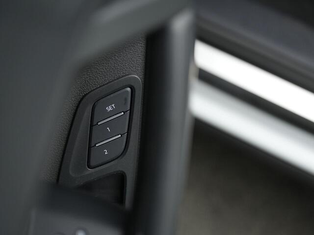 Audi Q3 Sportback 45 TFSI e 245 pk S-Line | Panoramadak | Trekhaak | Geheugenstoel | Leder/alcantara | Sonos | Achteruitrijcamera