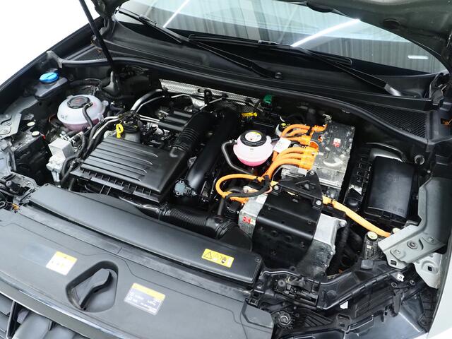 Audi Q3 45 TFSI e S-Line Edition Black | Panoramadak | Two Tone Leder | Sonos | Alcantara Design | Adaptive Cruise