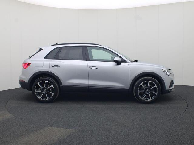 Audi Q3 45 TFSIe 245pk S Line interieur · Leder/stof · Adaptive Cruise Control · 19"Lmv · Navigatie · Stoelverwarming ·