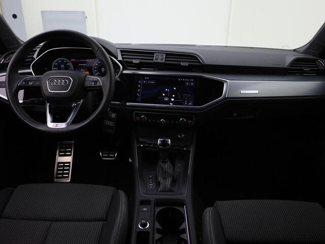 Audi Q3 45 TFSIe 245pk S Line interieur · Leder/stof · Adaptive Cruise Control · 19"Lmv · Navigatie · Stoelverwarming ·