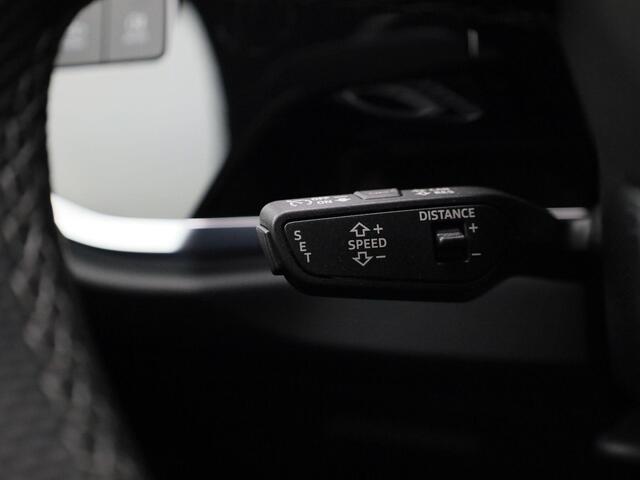 Audi Q3 45 TFSIe 245pk S Line interieur · Leder/stof · Adaptive Cruise Control · 19"Lmv · Navigatie · Stoelverwarming ·