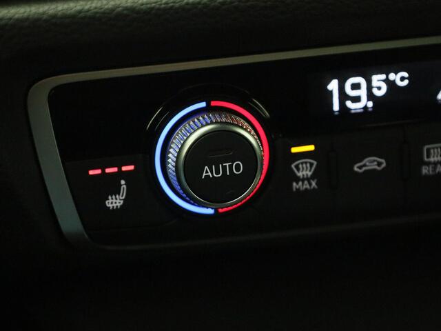 Audi Q3 45 TFSIe 245pk S Line interieur · Leder/stof · Adaptive Cruise Control · 19"Lmv · Navigatie · Stoelverwarming ·