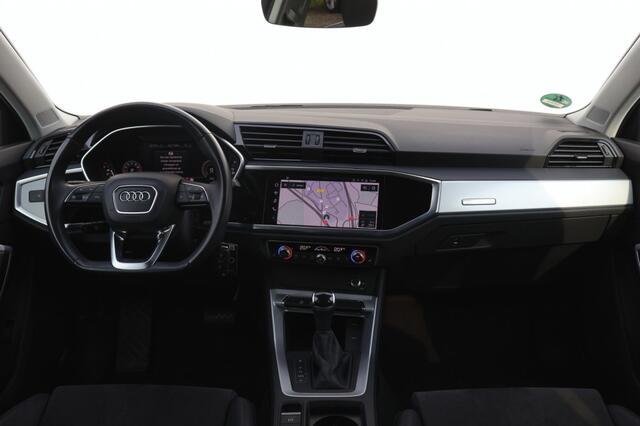 Audi Q3 35 TFSI S-Tronic S Line - 150 pk **Trekhaak / Carplay / Led / Camera