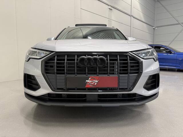Audi Q3 45 TFSI e Edition PANO/TREKHAAK/LEER-SPORT/MEMORY/ACC/MATRIX/SFEER/KEYLESS/CARPLAY/EL.A.KLEP/DONKERE-HEMEL/BLACK-OPTIC/FLORETTSILBER/VOLLEDIG AUDI DEALER HISTORIE